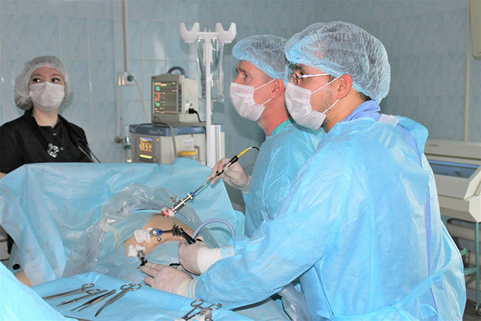 Операция по извлечению швейной иглы из брюшной полости в Больнице скорой помощи г. Чебоксар